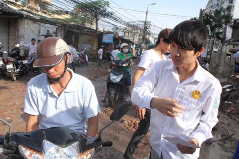 Hôm nay, gần nửa triệu thí sinh làm thủ tục thi cao đẳng