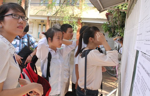 Hôm nay, gần nửa triệu thí sinh làm thủ tục thi cao đẳng