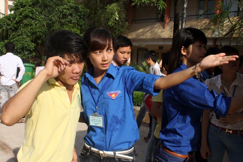 Hôm nay, gần nửa triệu thí sinh làm thủ tục thi cao đẳng