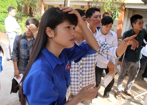 Hôm nay, gần nửa triệu thí sinh làm thủ tục thi cao đẳng