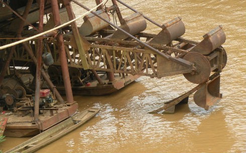 Vàng tặc đang ‘bức tử’ sông Mã