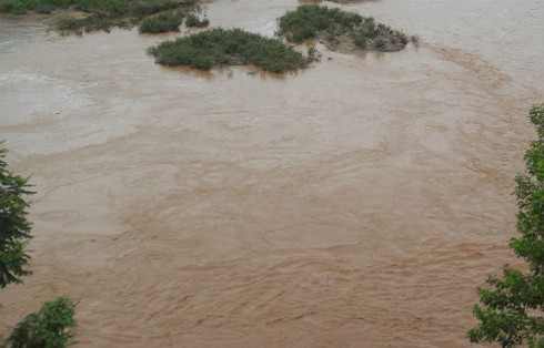 Vàng tặc đang ‘bức tử’ sông Mã