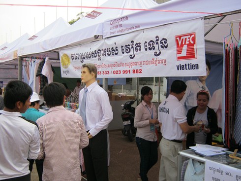 Huy động DN tham gia hội chợ `chui` ở nước ngoài