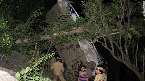 54 người thiệt mạng vì tai nạn xe