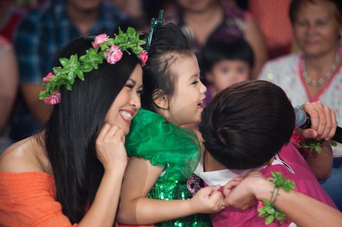 Bé 'Bánh rán' 5 tuổi khiến giám khảo Đồ Rê Mí phát cuồng