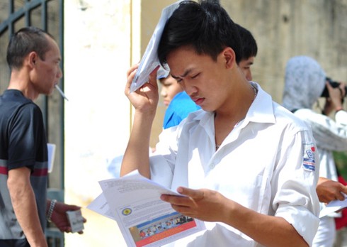 Đề Hóa khó nhưng sĩ tử nhẹ nhõm khi kết thúc kỳ thi CĐ