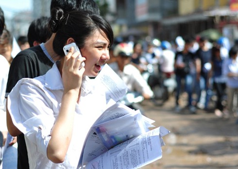 Đề Hóa khó nhưng sĩ tử nhẹ nhõm khi kết thúc kỳ thi CĐ