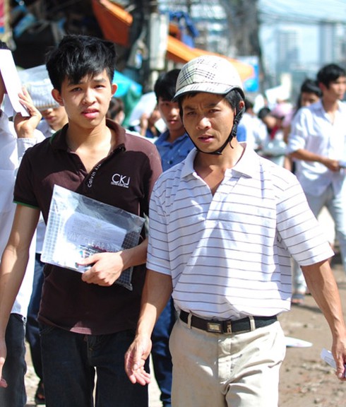 Đề Hóa khó nhưng sĩ tử nhẹ nhõm khi kết thúc kỳ thi CĐ