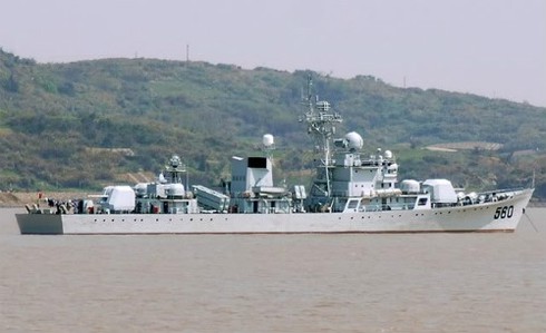 Tàu hải quân Trung Quốc mắc cạn quay về nước