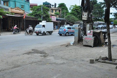 Nữ tài xế hất CSGT lên nắp capo như phim hành động