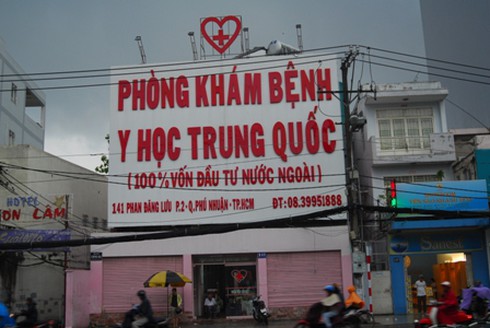 Vì sao phòng khám Trung Quốc tai tiếng vẫn đắt khách?