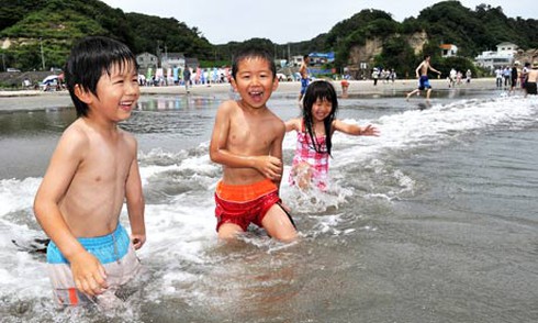 Bãi biển Fukushima lần đầu mở cửa sau thảm họa hạt nhân