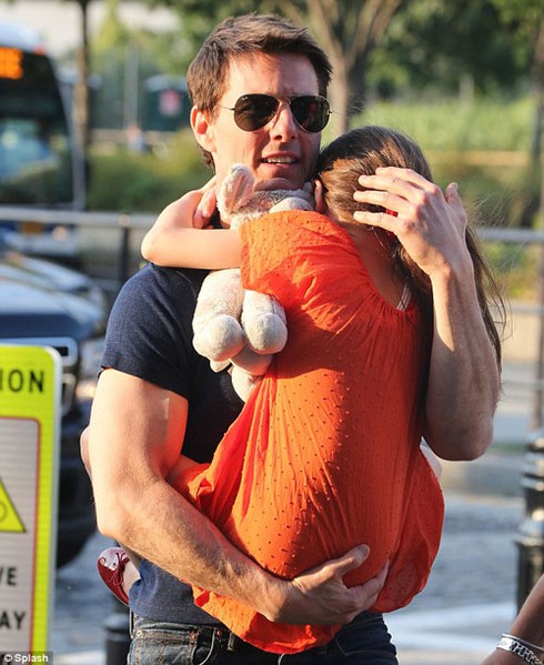 Tom Cruise lần đầu gặp con gái sau ly hôn