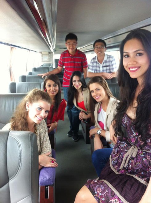 Hình ảnh đầu tiên của Hoàng My ở Miss World