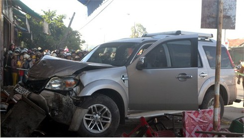 Ôtô lao vào quán: 6/7 nạn nhân chết là trẻ em