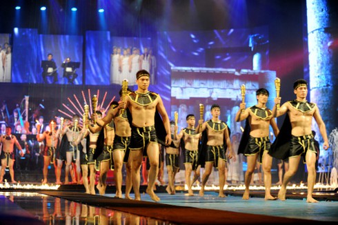 Mr Đàm 'làm vua' trong liveshow 'Số phận'