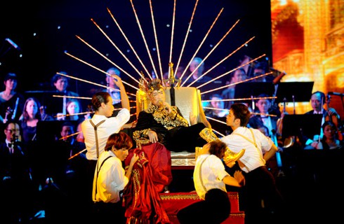 Mr Đàm 'làm vua' trong liveshow 'Số phận'