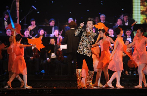 Mr Đàm 'làm vua' trong liveshow 'Số phận'