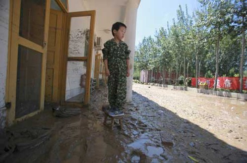 37 người chết vì mưa lũ ở Bắc Kinh