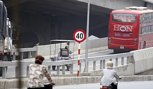 Vi phạm nhan nhản tại đường trên cao ở Hà Nội
