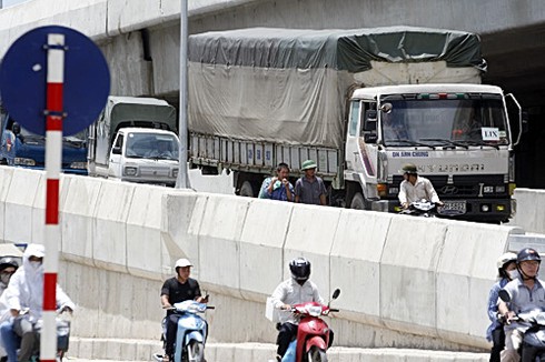 Vi phạm nhan nhản tại đường trên cao ở Hà Nội