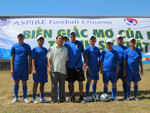 HLV của Messi đến Việt Nam tuyển cầu thủ