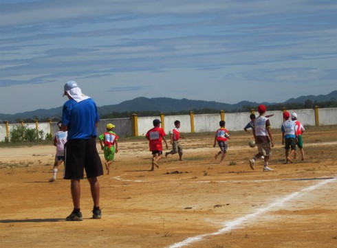 HLV của Messi đến Việt Nam tuyển cầu thủ