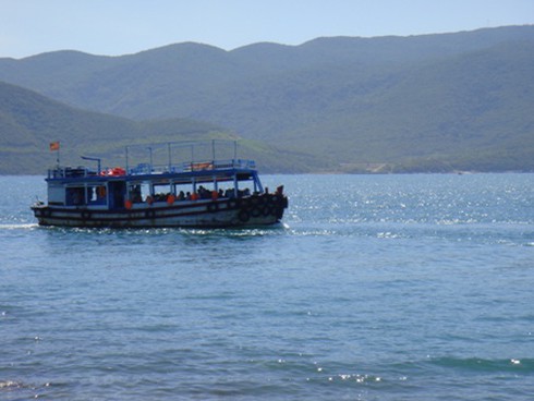Du lịch bốn đảo ở Nha Trang: Sốc vì `văn hóa dung tục`