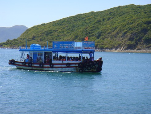 Du lịch bốn đảo ở Nha Trang: Sốc vì `văn hóa dung tục`