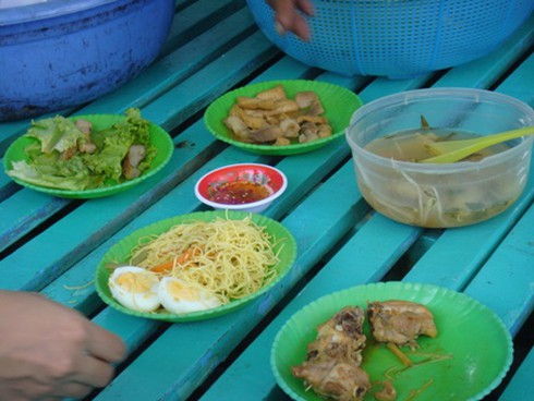 Du lịch bốn đảo ở Nha Trang: Sốc vì `văn hóa dung tục`