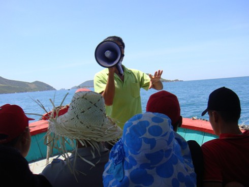 Du lịch bốn đảo ở Nha Trang: Sốc vì `văn hóa dung tục`