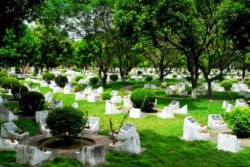 Thăm nơi yên nghỉ của những anh hùng quả cảm