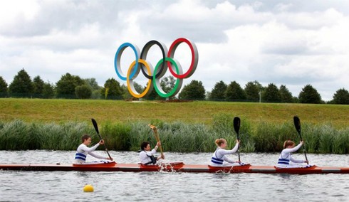 Tuyển rowing Việt Nam chèo thuyền ‘xịn’, sợ tăng cân