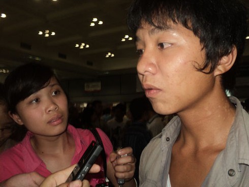 Hình ảnh đầu tiên thuyền viên thoát cướp biển Somalia về đến Nội Bài