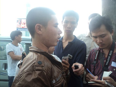 Hình ảnh đầu tiên thuyền viên thoát cướp biển Somalia về đến Nội Bài