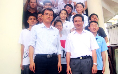 Một lớp trường chuyên Phan Bội Châu có ba thủ khoa