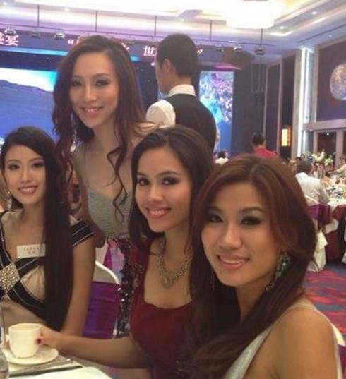 Người đẹp Hoa hậu Thế giới khoe sắc trong lễ khai mạc