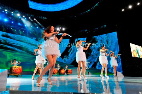 Người đẹp Hoa hậu Thế giới khoe sắc trong lễ khai mạc