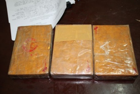 Mang ma túy trong dép, nhận án tử hình