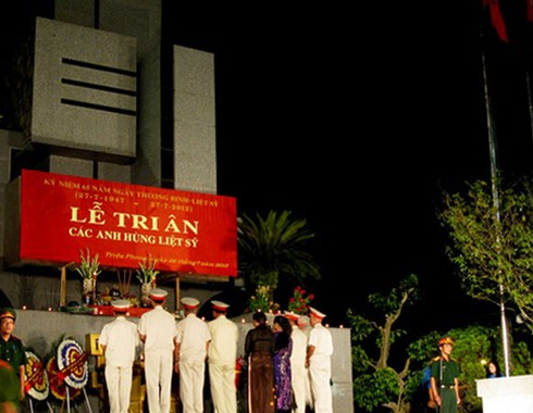 Sông Thạch Hãn rực sáng `đêm tri ân`