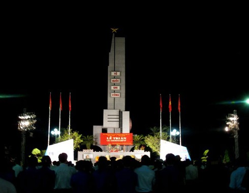 Sông Thạch Hãn rực sáng `đêm tri ân`