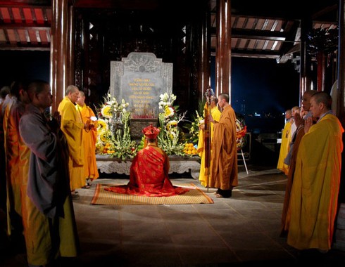 Sông Thạch Hãn rực sáng `đêm tri ân`