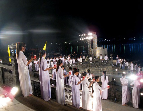 Sông Thạch Hãn rực sáng `đêm tri ân`