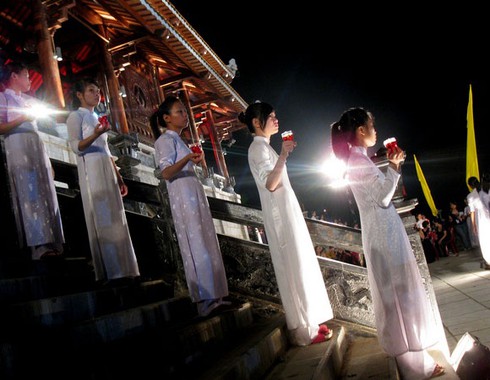 Sông Thạch Hãn rực sáng `đêm tri ân`