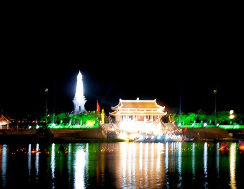 Sông Thạch Hãn rực sáng `đêm tri ân`