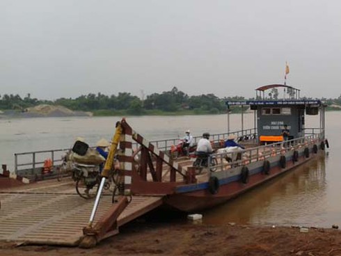 Bắt buộc mặc áo phao khi qua sông: Bao giờ có hiệu lực?