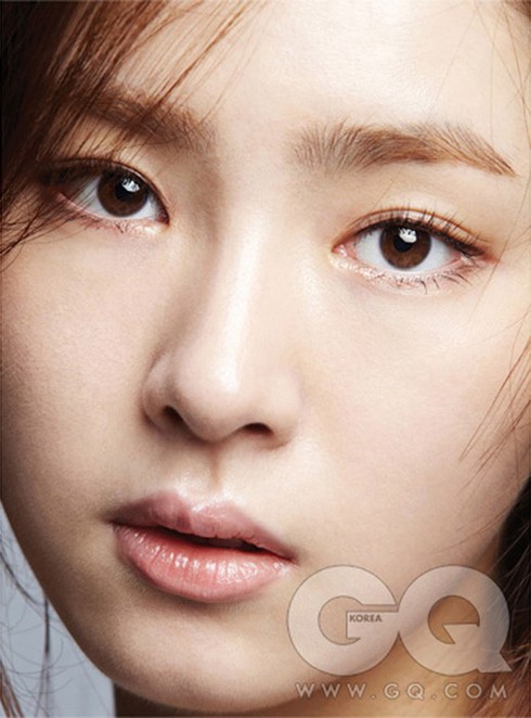 ‘Bạn gái’ Bi (Rain) đắt khách tạp chí