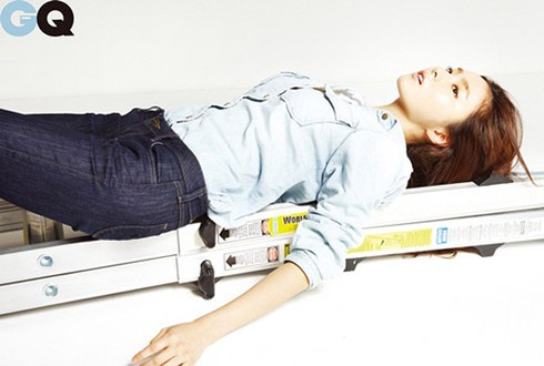 ‘Bạn gái’ Bi (Rain) đắt khách tạp chí