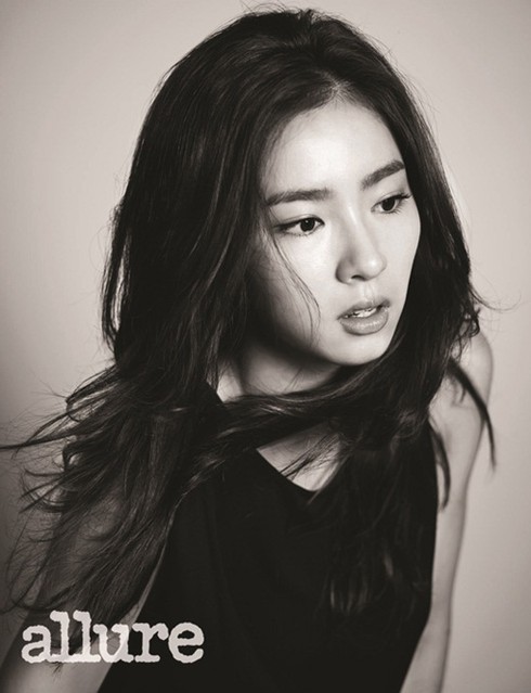 ‘Bạn gái’ Bi (Rain) đắt khách tạp chí