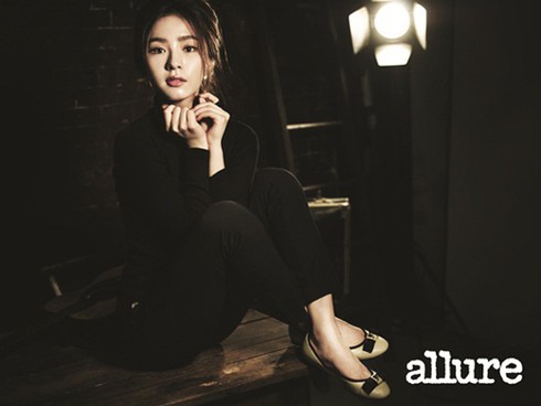 ‘Bạn gái’ Bi (Rain) đắt khách tạp chí